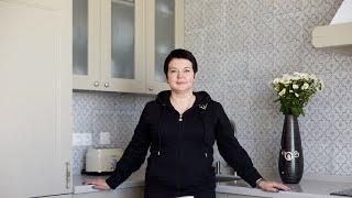 Бежевая кухня без верхних шкафов в классическом стиле "Эрика"