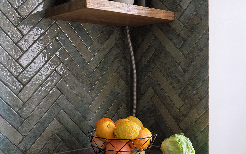 Кухня в московской сталинке в духе норвежского леса