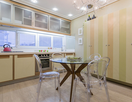 Светлая кухня в Екатеринбурге