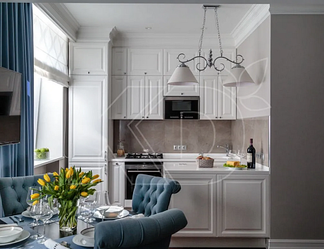 Гарнитур для кухни из массива в магазине