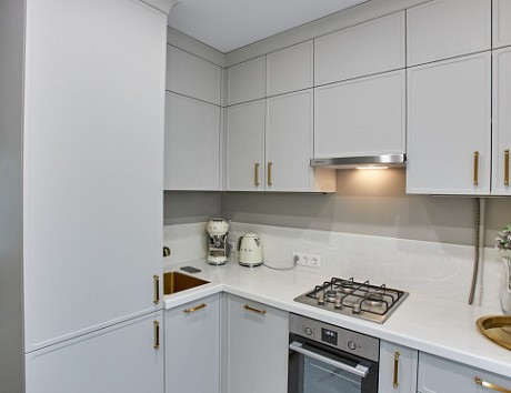 Светлая кухня в Сочи