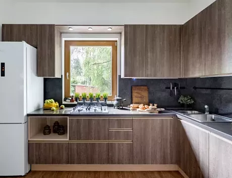 Коричневая кухня в Новосибирске