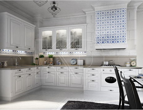 Белый фасад кухни классика