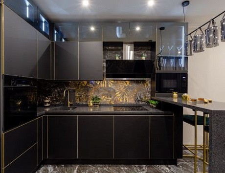 Светлые кухни, темные кухни